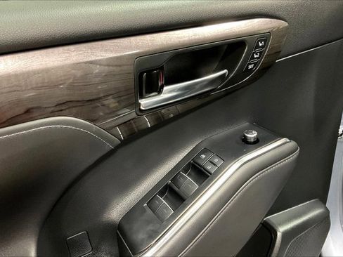 Used 2022 Toyota Highlander Limited image 42