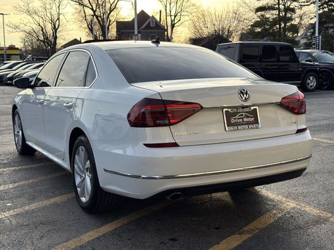 Used 2018 Volkswagen Passat 2.0T SE w/ SE Lighting Package FWD image 9