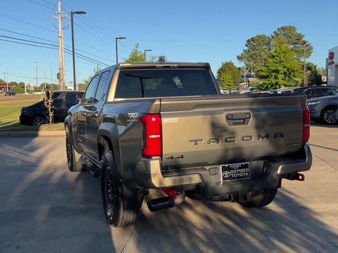 Used 2024 Toyota Tacoma TRD Off-Road image 4