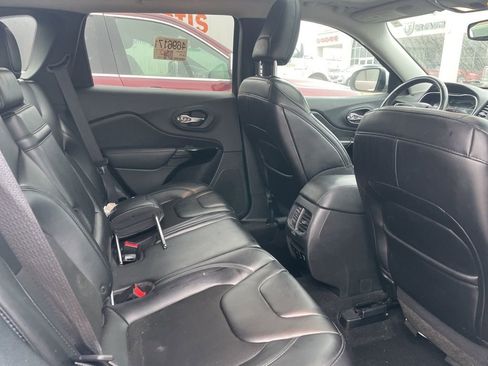 Used 2019 Jeep Cherokee Latitude Plus image 12