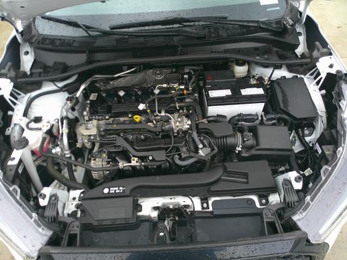 Used 2024 Toyota Corolla Cross LE w/ Moonroof Package image 35