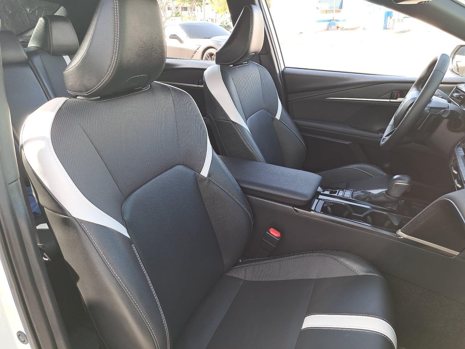 Used 2025 Toyota Camry SE w/ Convenience Package FWD image 10