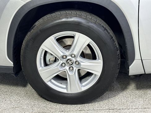 Used 2023 Toyota Highlander LE image 16