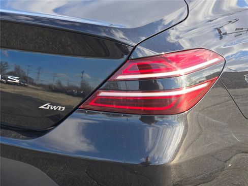 Used 2025 Genesis G70 2.5T image 15