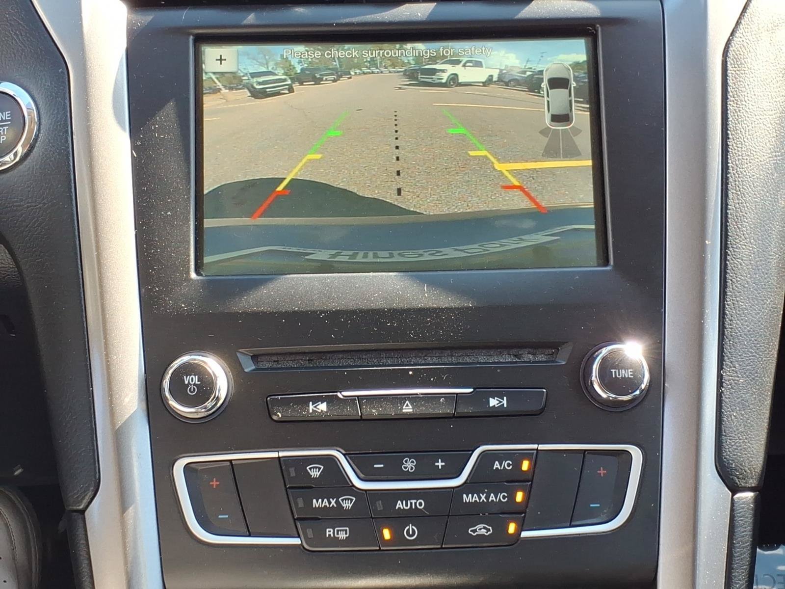 Used 2018 Ford Fusion SE w/ Fusion SE Technology Package FWD image 22