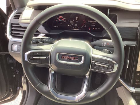 Used 2026 GMC Acadia Elevation w/ Elevation Premium Package FWD image 18