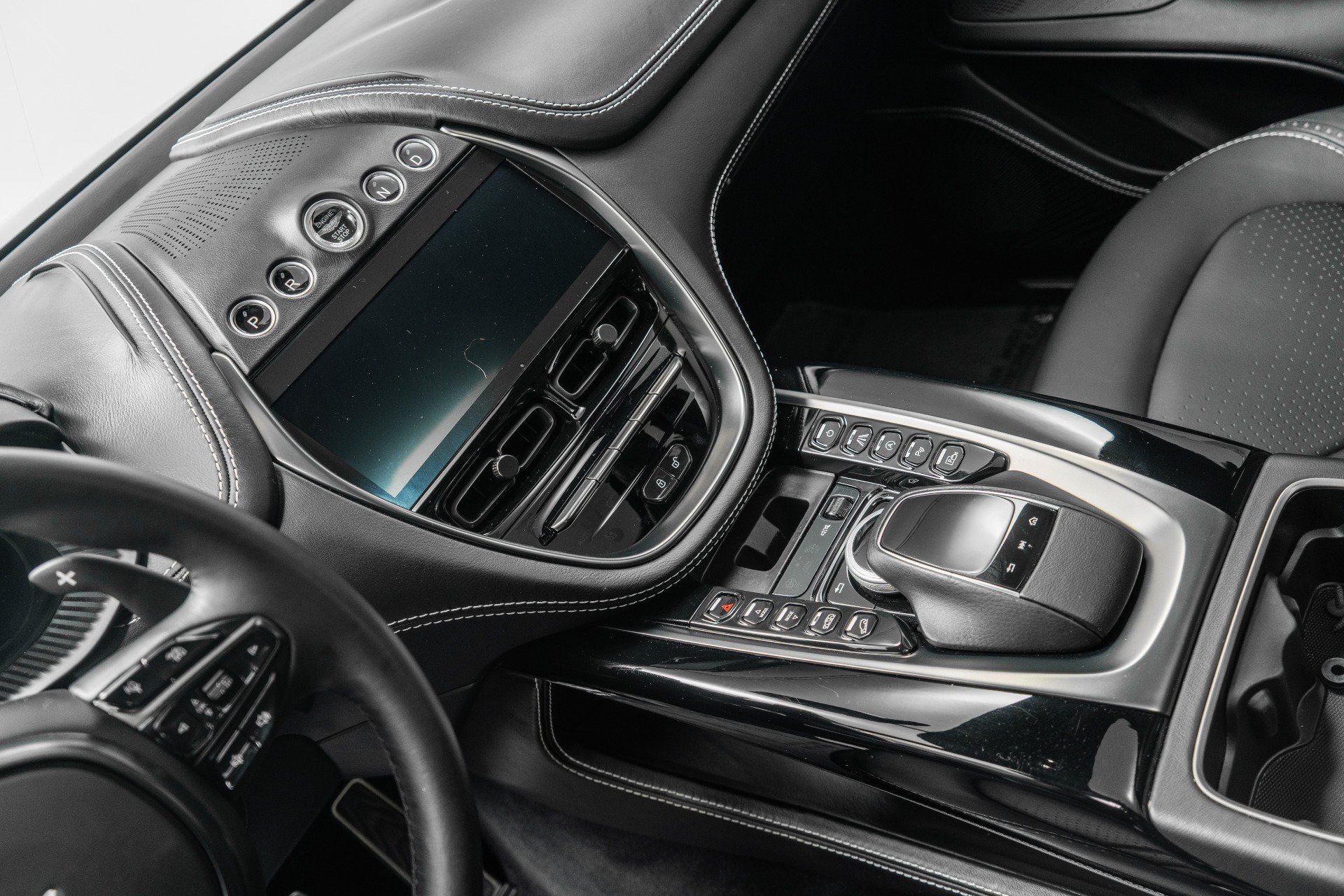 Used 2021 Aston Martin DBX AWD/4WD image 28