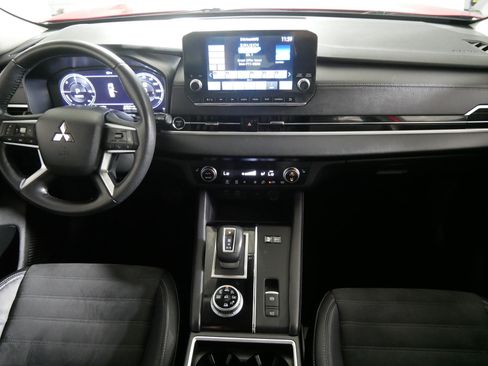 Used 2023 Mitsubishi Outlander SE AWD/4WD image 10