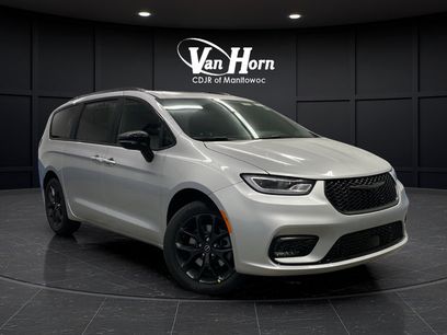 New 2026 Chrysler Pacifica Limited w/ S Appearance Package