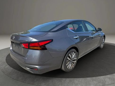 Used 2023 Nissan Altima 2.5 SV FWD image 5