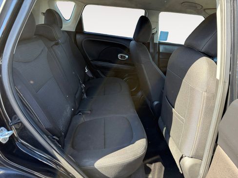 Used 2016 Kia Soul + image 18