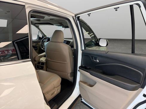 Used 2021 Honda Pilot Touring image 18