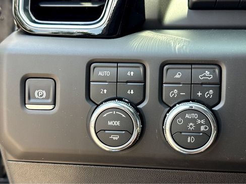 New 2026 GMC Sierra 3500 Denali Ultimate AWD/4WD image 10