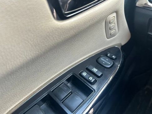 Used 2016 Toyota Avalon Touring FWD image 19