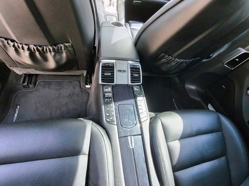 Used 2016 Porsche Panamera S RWD image 32