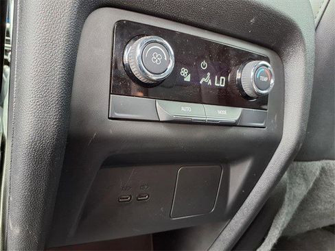 Certified 2025 Chevrolet Traverse LT image 19