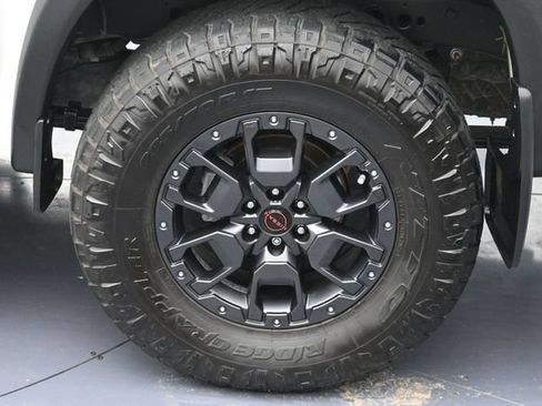Used 2023 Nissan Frontier PRO-4X w/ Pro-4X Premium Package AWD/4WD image 8