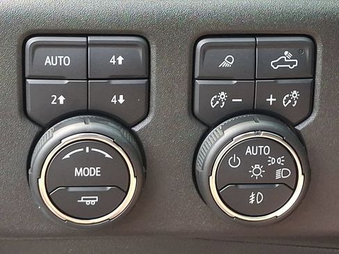 Used 2024 Chevrolet Silverado 1500 LT Trail Boss w/ LT Trail Boss Premium Package AWD/4WD image 24