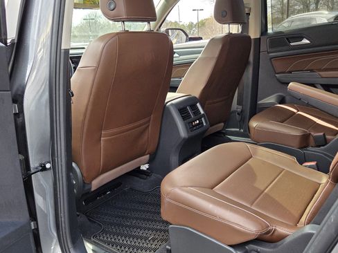 Used 2022 Volkswagen Atlas SEL R-Line image 10