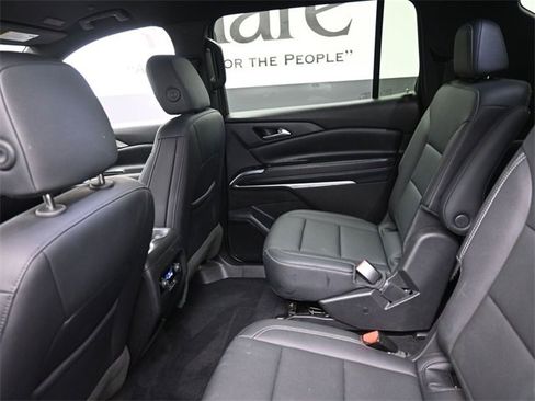 Used 2025 Chevrolet Traverse LT image 23