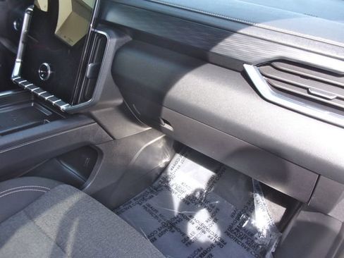 Used 2025 GMC Acadia Elevation image 33