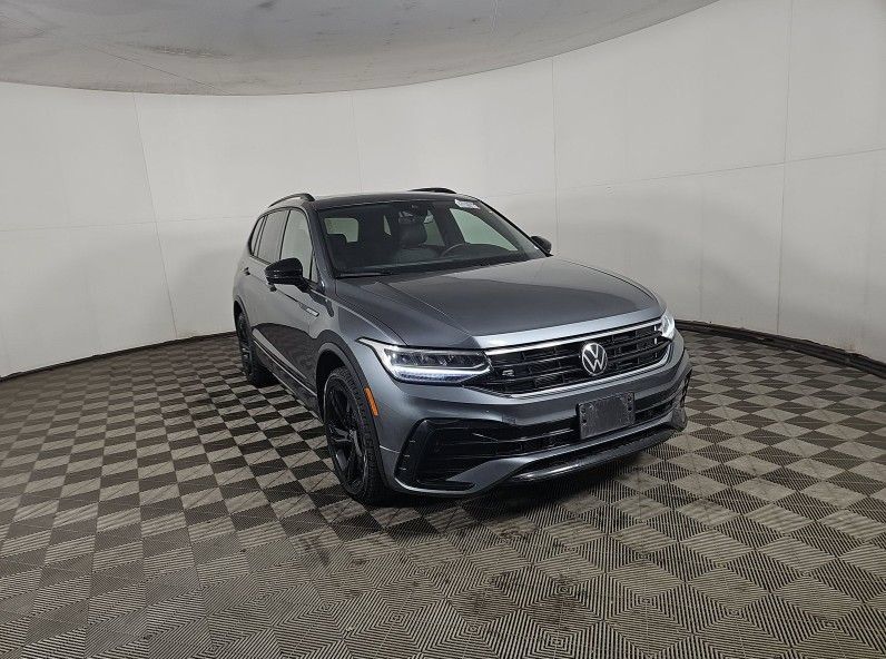 Used 2024 Volkswagen Tiguan SE R-Line AWD/4WD image 1