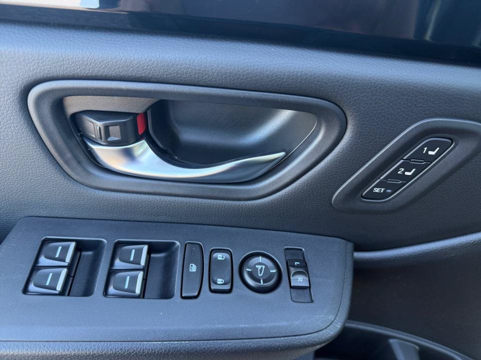 Certified 2025 Honda Pilot Touring image 36