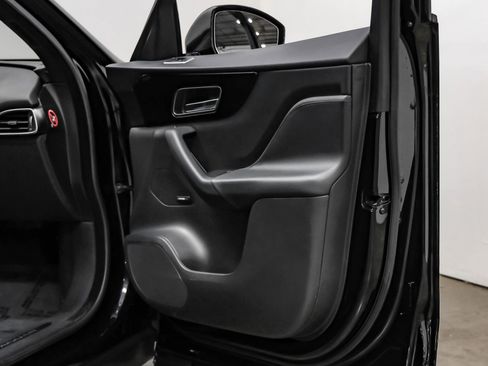 Used 2018 Jaguar F-PACE Premium image 34