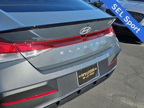 Used 2025 Hyundai Elantra Sport FWD image 10