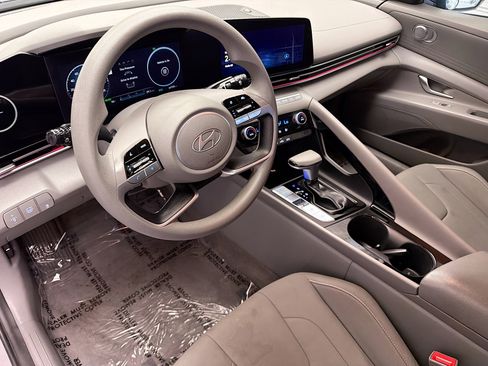 Used 2024 Hyundai Elantra Blue image 7