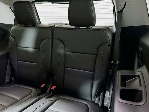 Used 2017 GMC Acadia SLT image 26