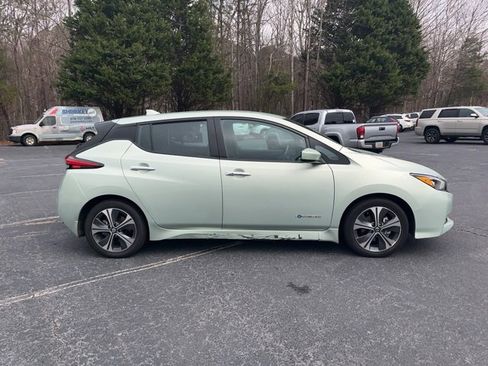 Used 2018 Nissan Leaf SV w/ SV Technology Package image 2