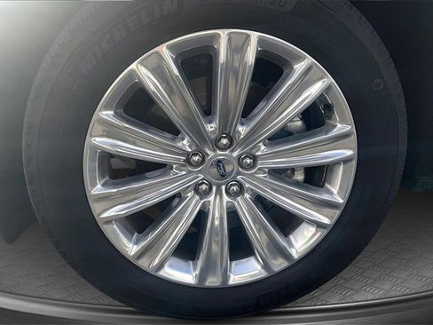 Certified 2022 Ford Explorer Limited w/ Hybrid Equipment Group 310A image 9