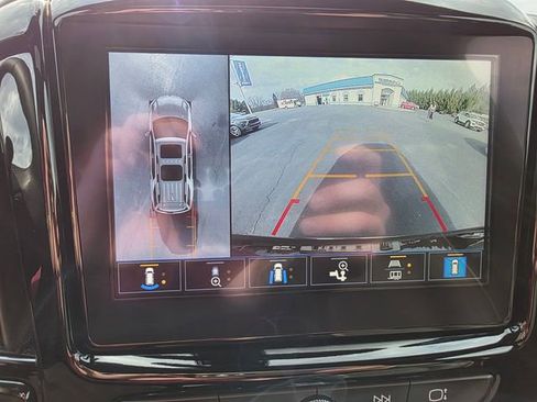 Used 2023 Chevrolet Traverse Premier image 35