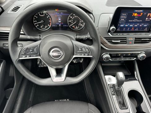 Used 2023 Nissan Altima 2.5 SV image 13