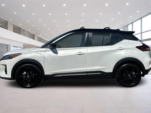Used 2021 Nissan Kicks SR w/ SR Premium Package FWD image 7