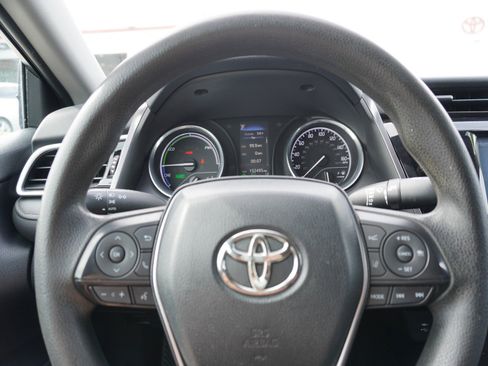 Used 2018 Toyota Camry LE image 21