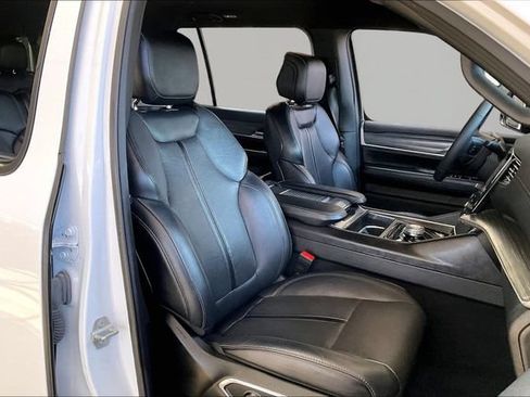 Used 2024 Jeep Wagoneer L Series II RWD image 20