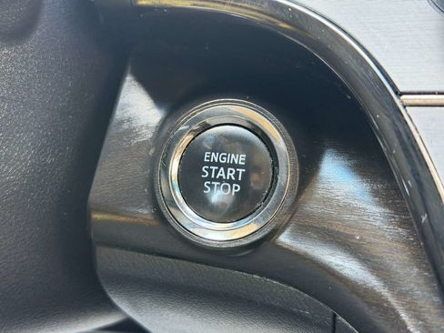 Used 2018 Toyota Avalon XLE w/ All Weather Liner Package FWD image 22