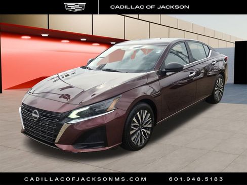 Used 2025 Nissan Altima 2.5 SV image 1