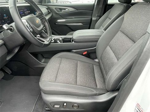 Certified 2024 Chevrolet Traverse LT image 14