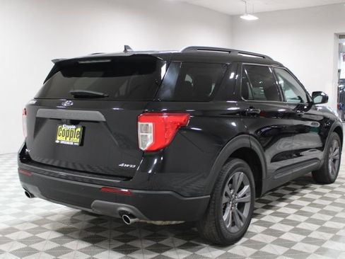 Used 2022 Ford Explorer XLT w/ Equipment Group 202A image 10
