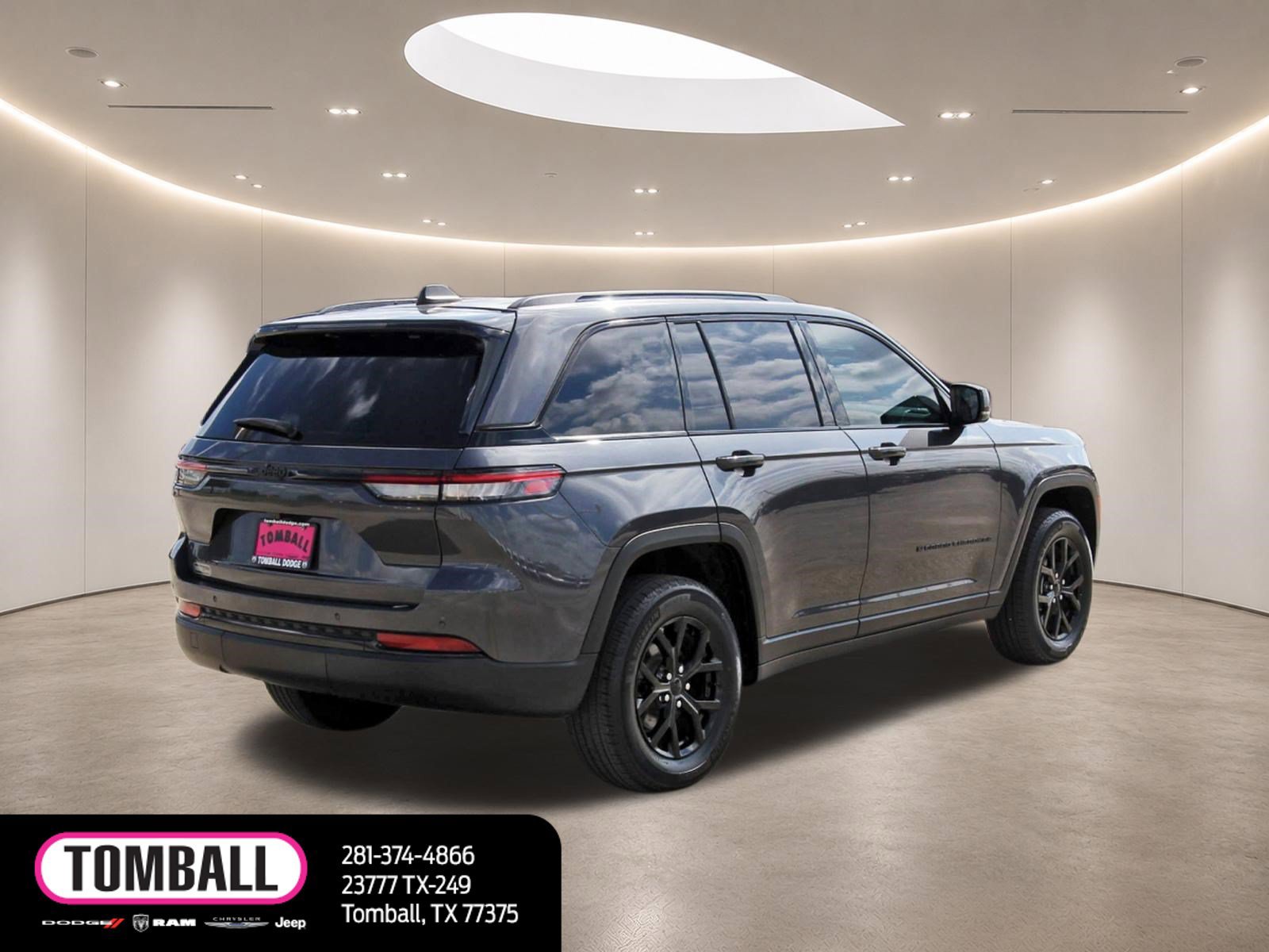 Used 2024 Jeep Grand Cherokee Altitude RWD image 7