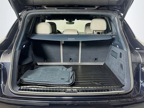 Used 2023 Porsche Cayenne Platinum Edition w/ Premium Package Plus image 34