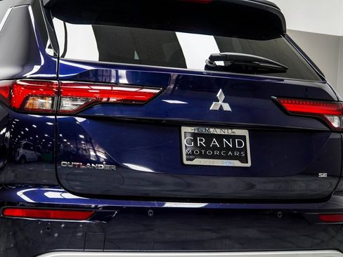 Used 2024 Mitsubishi Outlander SE image 13