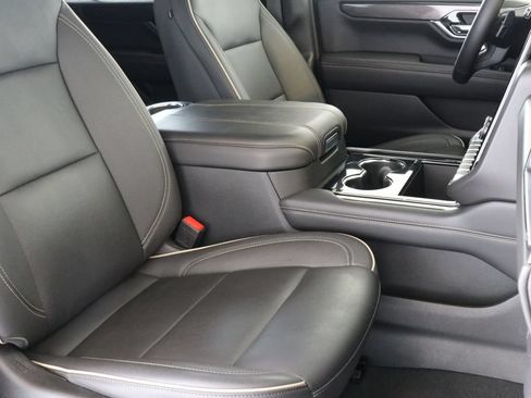 Used 2025 GMC Yukon XL Elevation AWD/4WD image 47