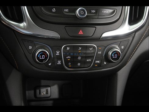Used 2018 Chevrolet Equinox Premier FWD image 14