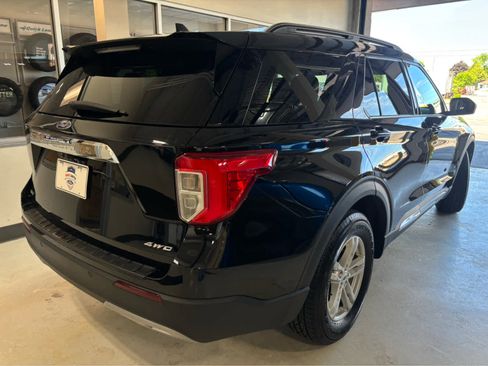 Used 2023 Ford Explorer XLT w/ Equipment Group 202A AWD/4WD image 8