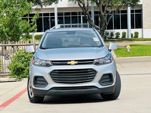 Used 2019 Chevrolet Trax LS w/ Tint and Cruise Package FWD image 2