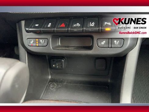 Used 2021 GMC Canyon Denali image 23